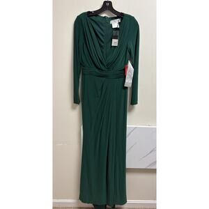 Ieena for Mac Duggal Women’s Green Long Sleeve Draped Ruched Gown Size 4 READ